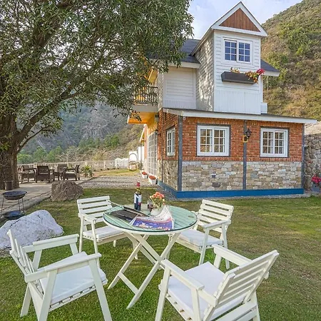 Saffronstays Woodpeckers Perch Villa, Dehradun-3
